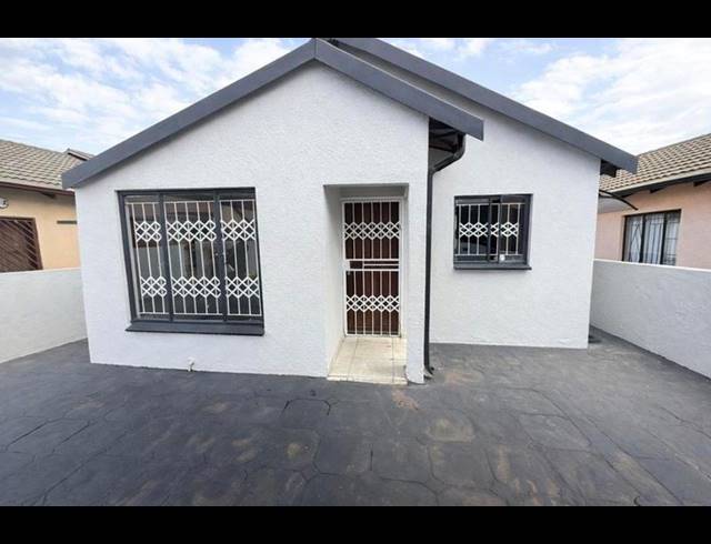 3 BEDROOM HOUSE FOR SALE IN SOSHANGUVE EAST